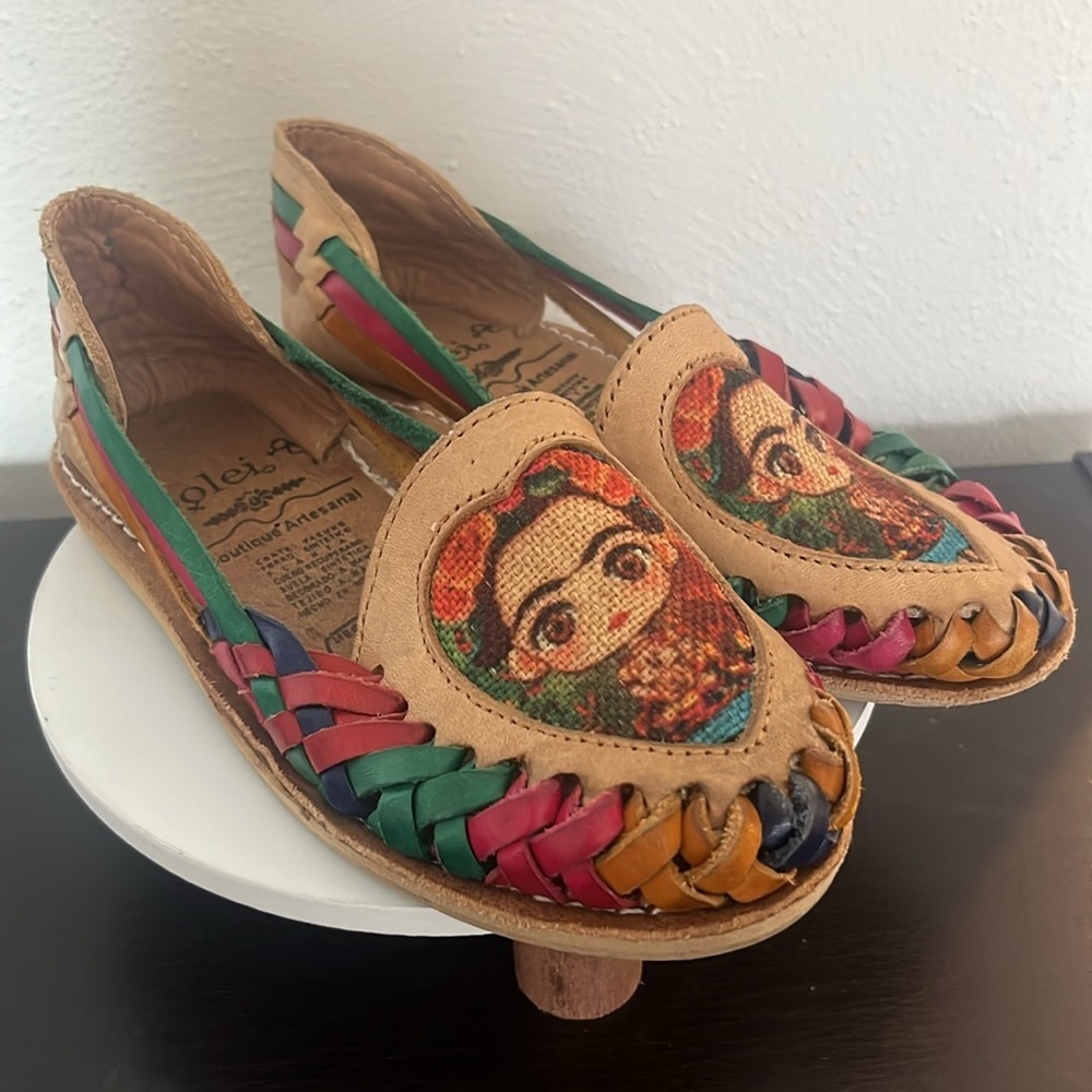Soleil Girls‎ Frida Kahlo Colorful Slip on Loafers Size 9